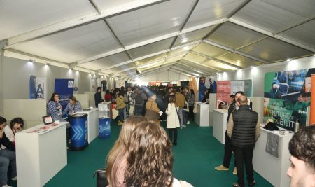 Mais de 122 empresas e organizações marcam presença na 10.ª Feira de Emprego