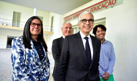 Presidente da AR desafia estudantes a defender a democracia com participação e exigência